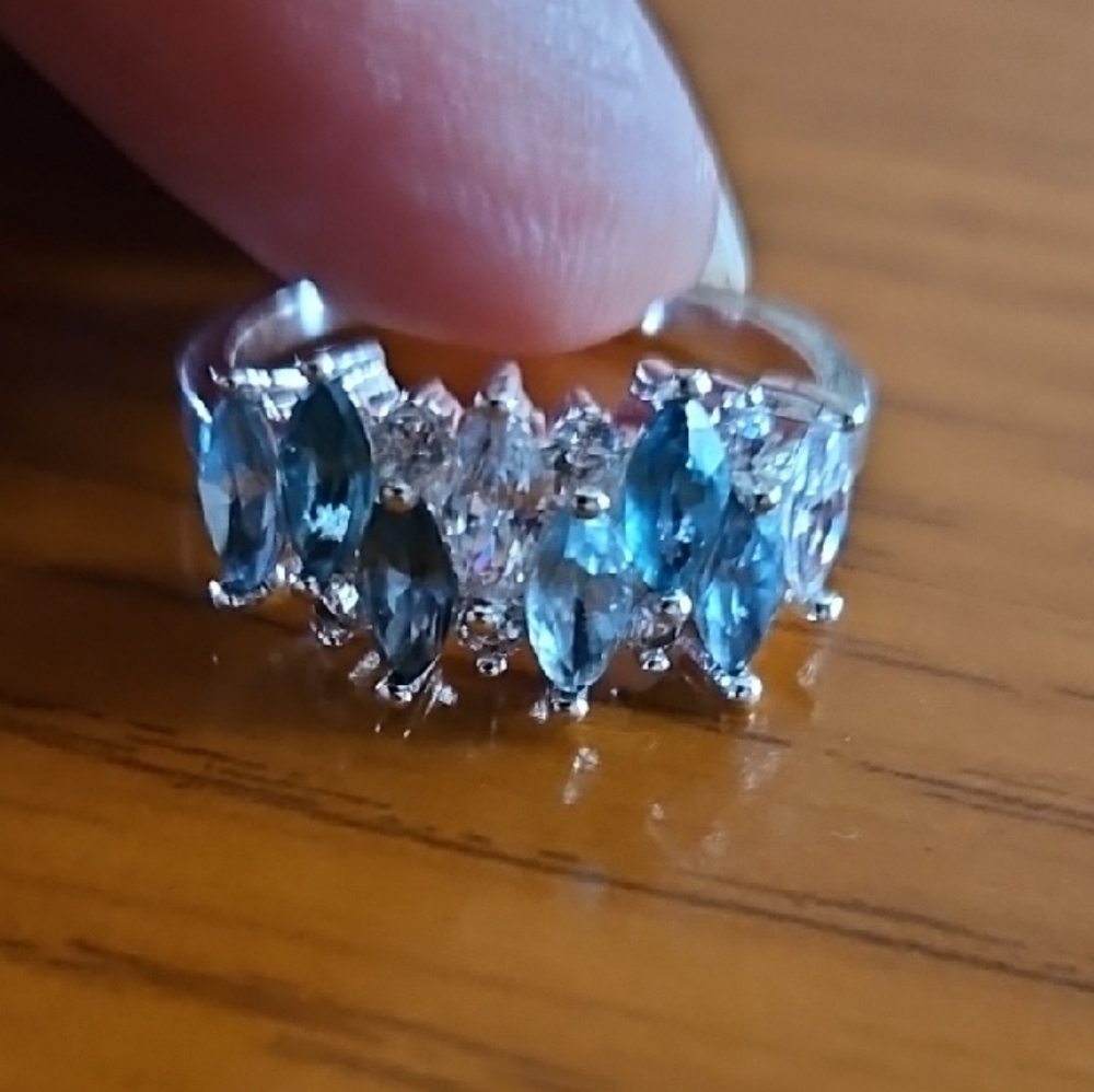 Elegant Silver and Blue Women's Ring